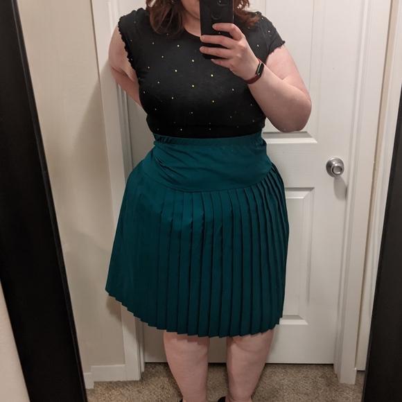 Vintage Dresses & Skirts - Plus Size Vintage Pleated Schoolgirl Skirt